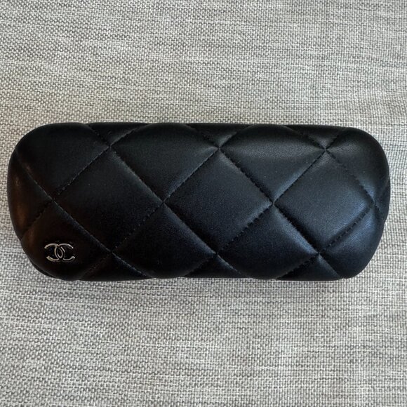 Chanel eyeglass case (front quilt) - Picture 1 of 5